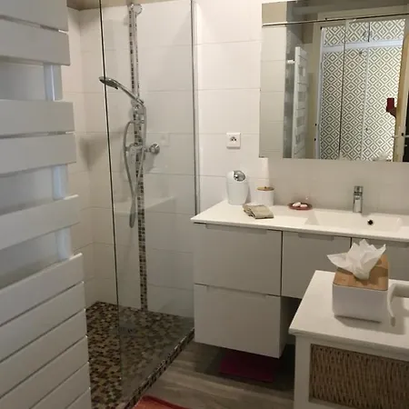 Bel Avec Terrasse, Piscine, Parking Prive Et Club De Tennis, Padel En Sus *