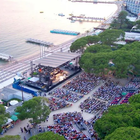 Bel Avec Terrasse, Piscine, Parking Prive Et Club De Tennis, Padel En Sus Appartement Antibes